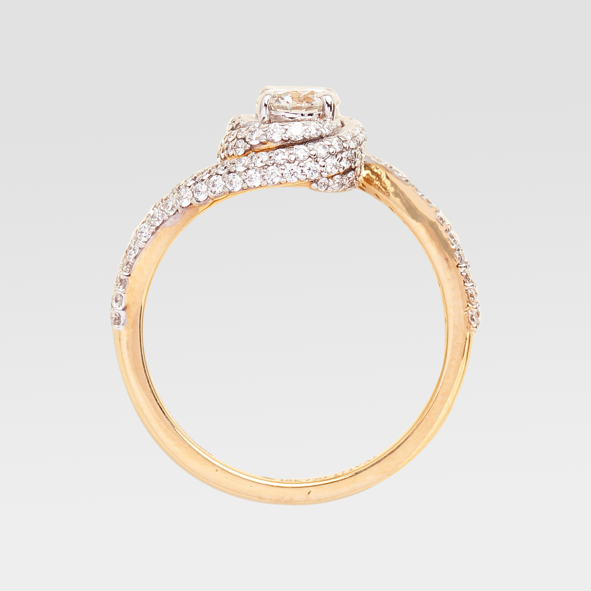 Exquisite diamond ring